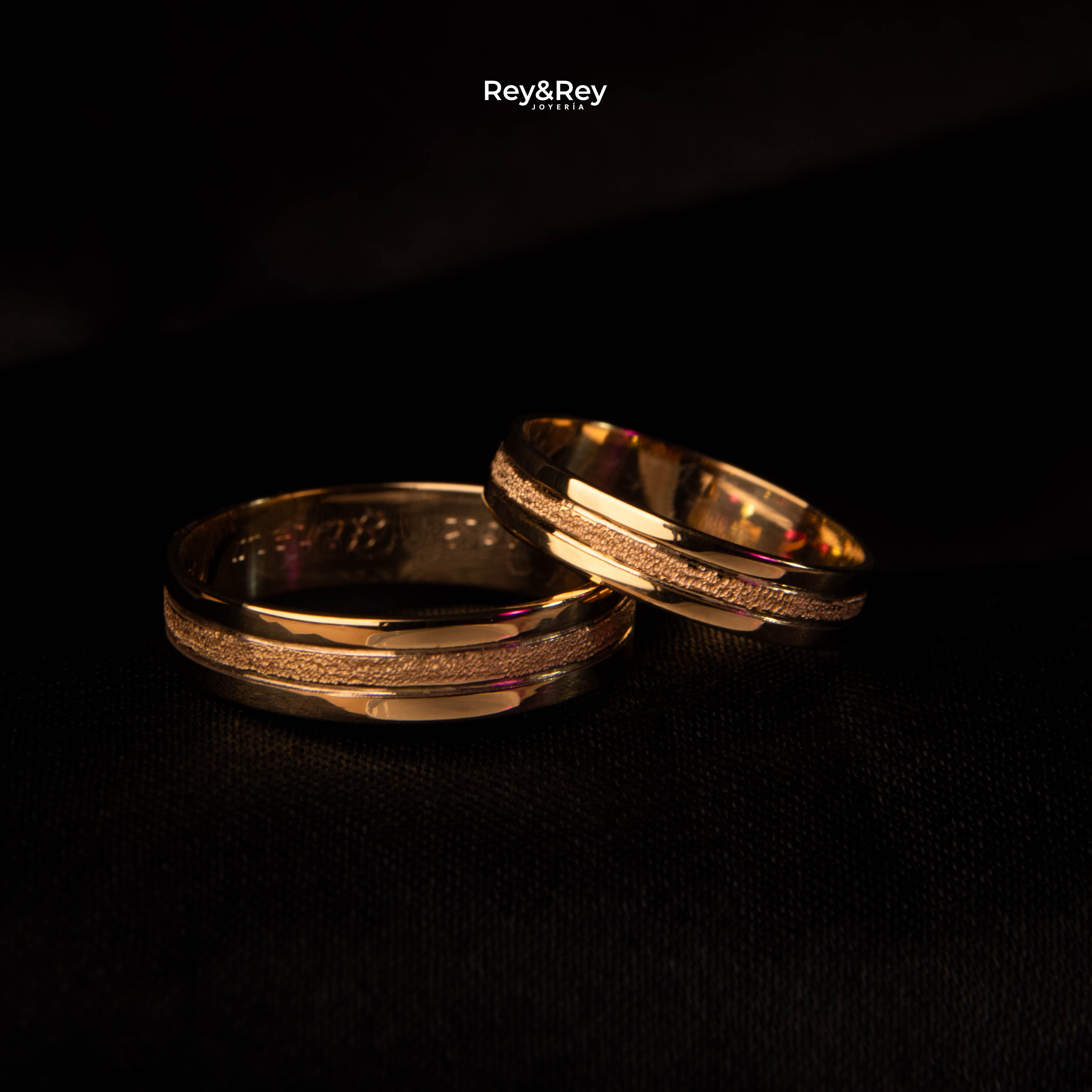 Anillo Matrimonial Craquel MID de Oro 10k