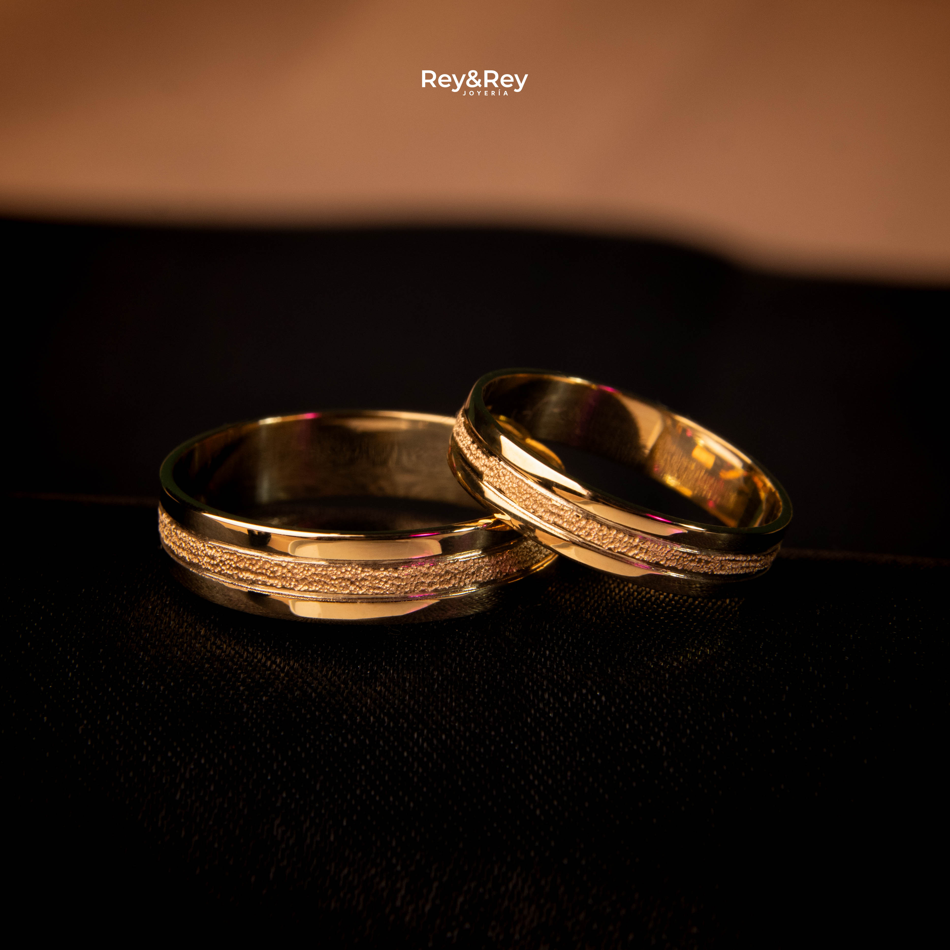 Anillo Matrimonial Craquel MID de Oro 10k