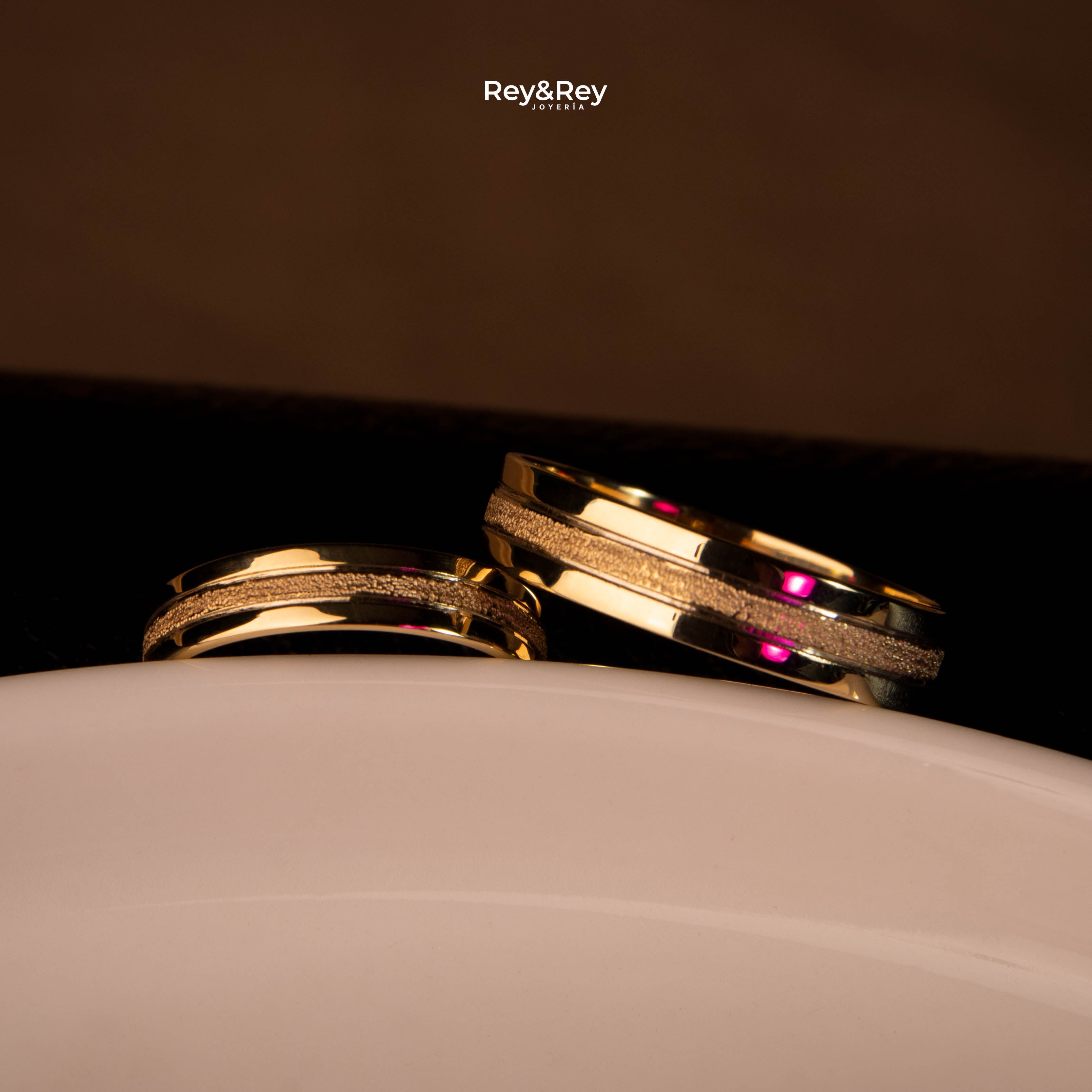 Anillo Matrimonial Craquel MID de Oro 10k