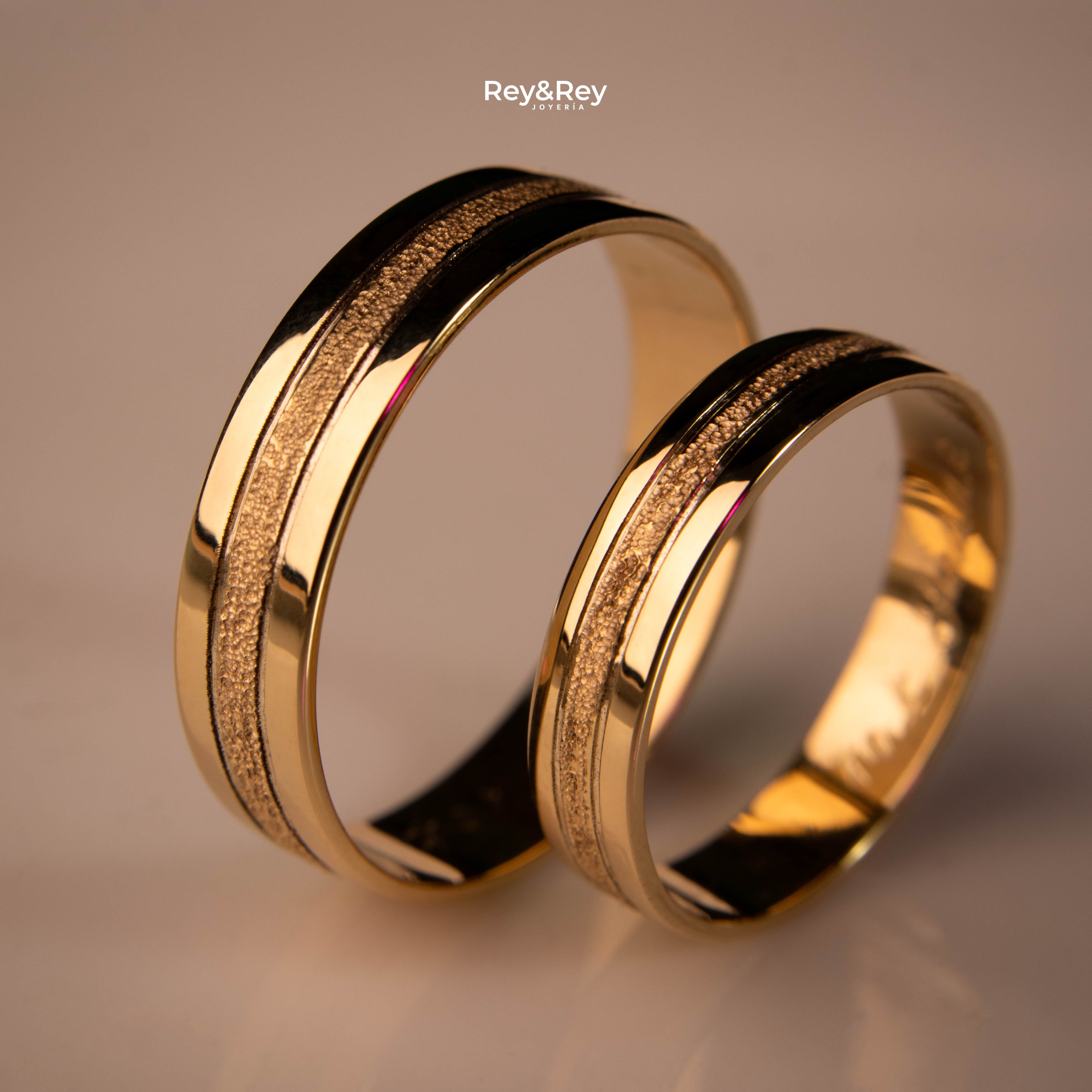 Anillo Matrimonial Craquel MID de Oro 10k