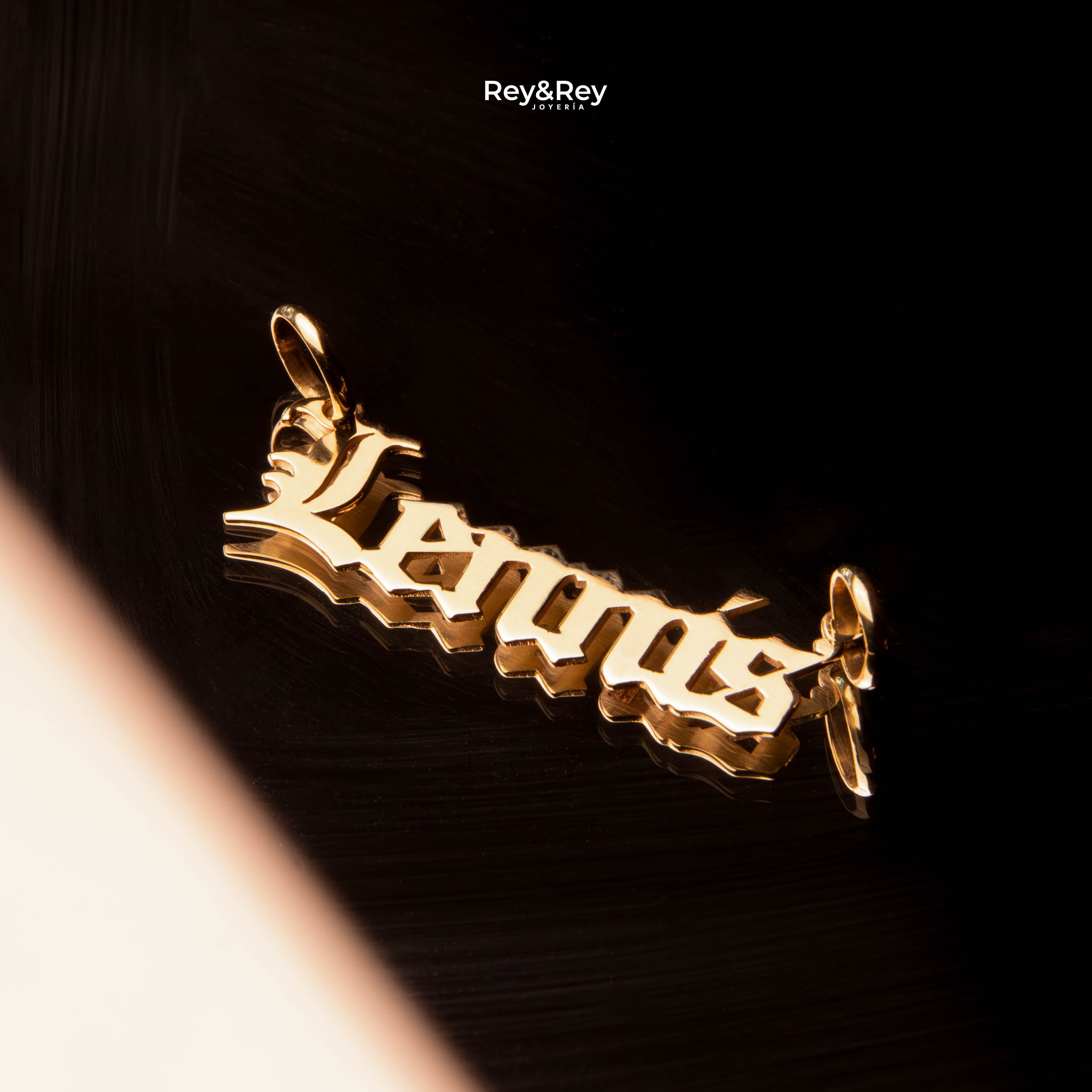 Dije Nombre Personalizado Pluma en Oro 10k Clasico