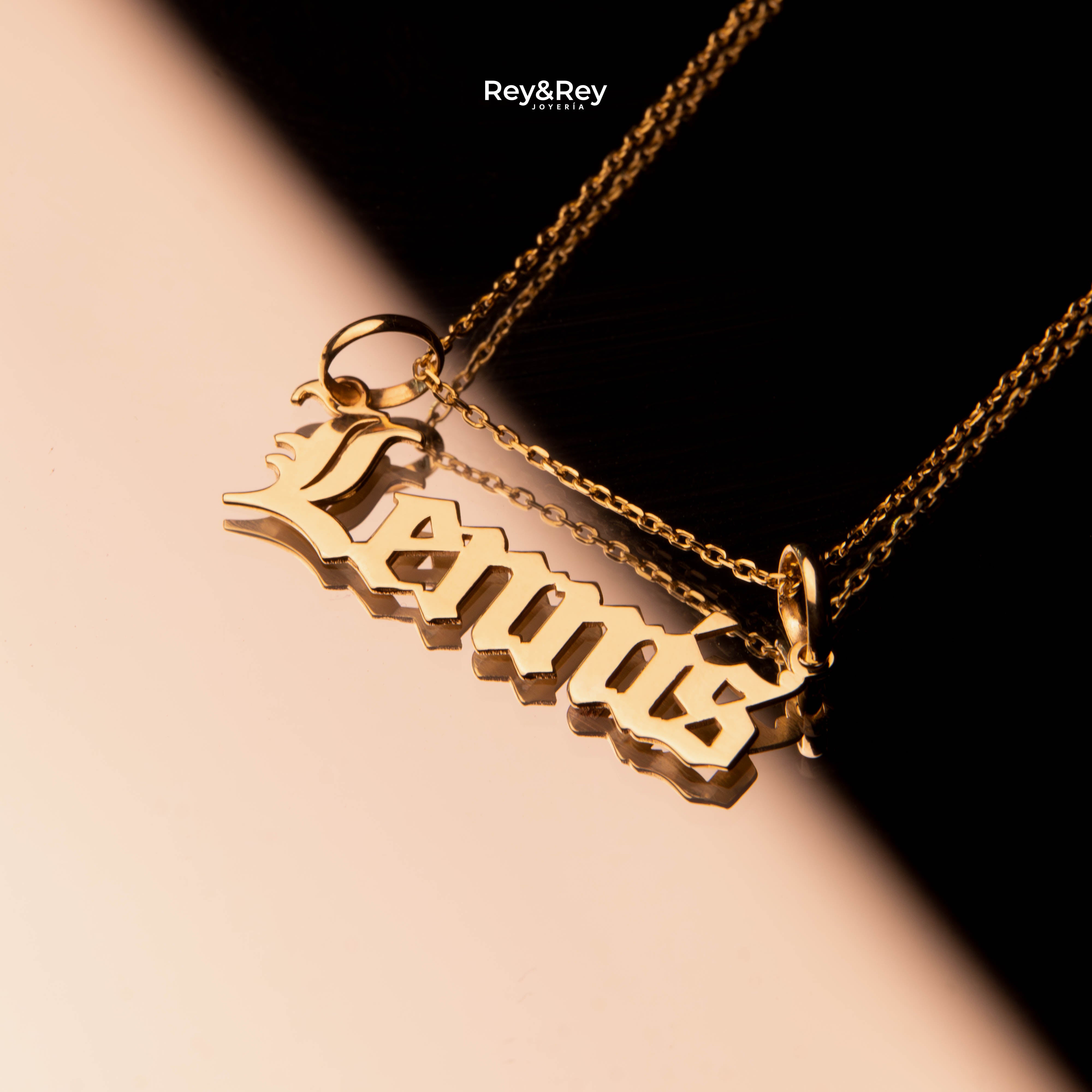 Dije Nombre Personalizado Pluma en Oro 10k Clasico