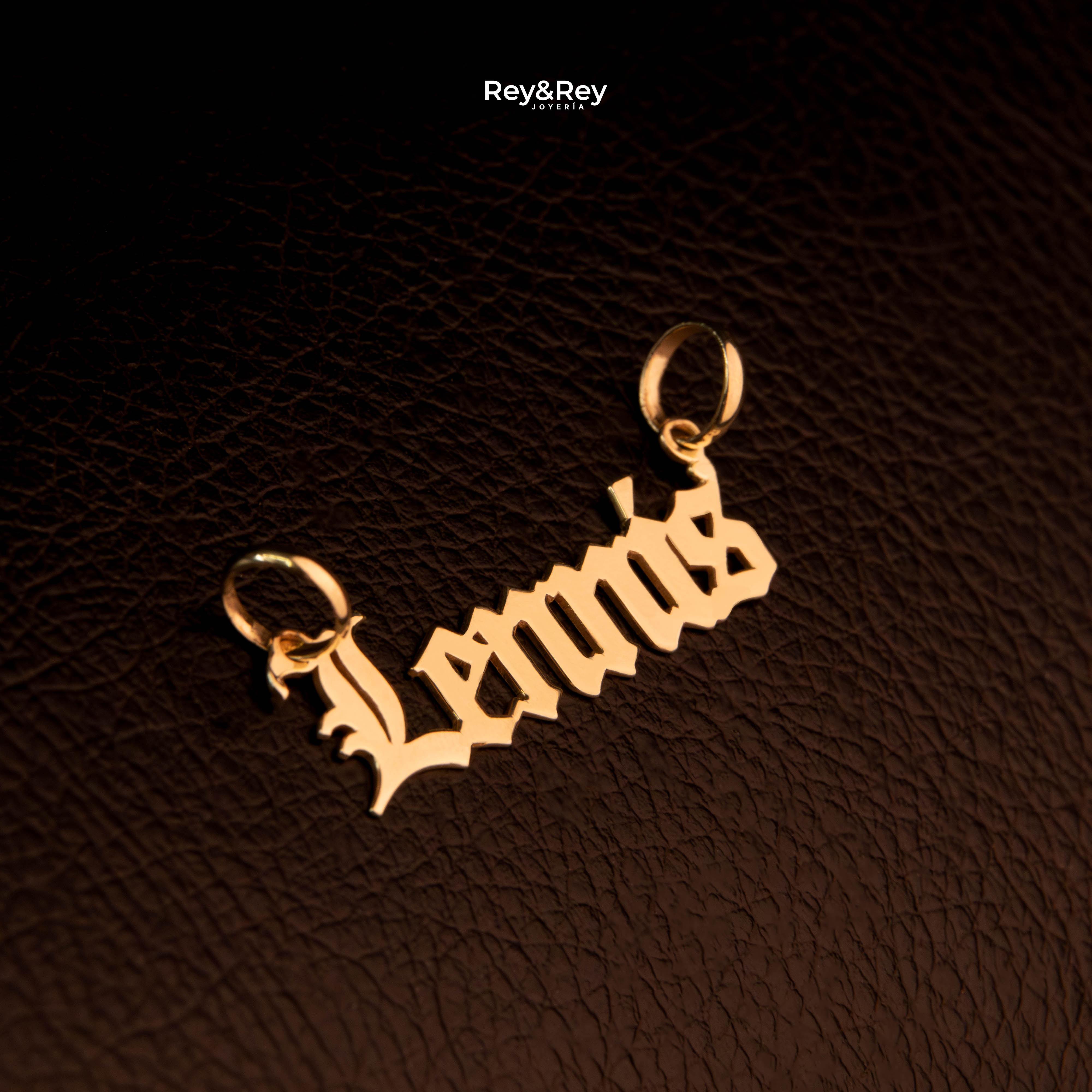 Dije Nombre Personalizado Pluma en Oro 10k Clasico