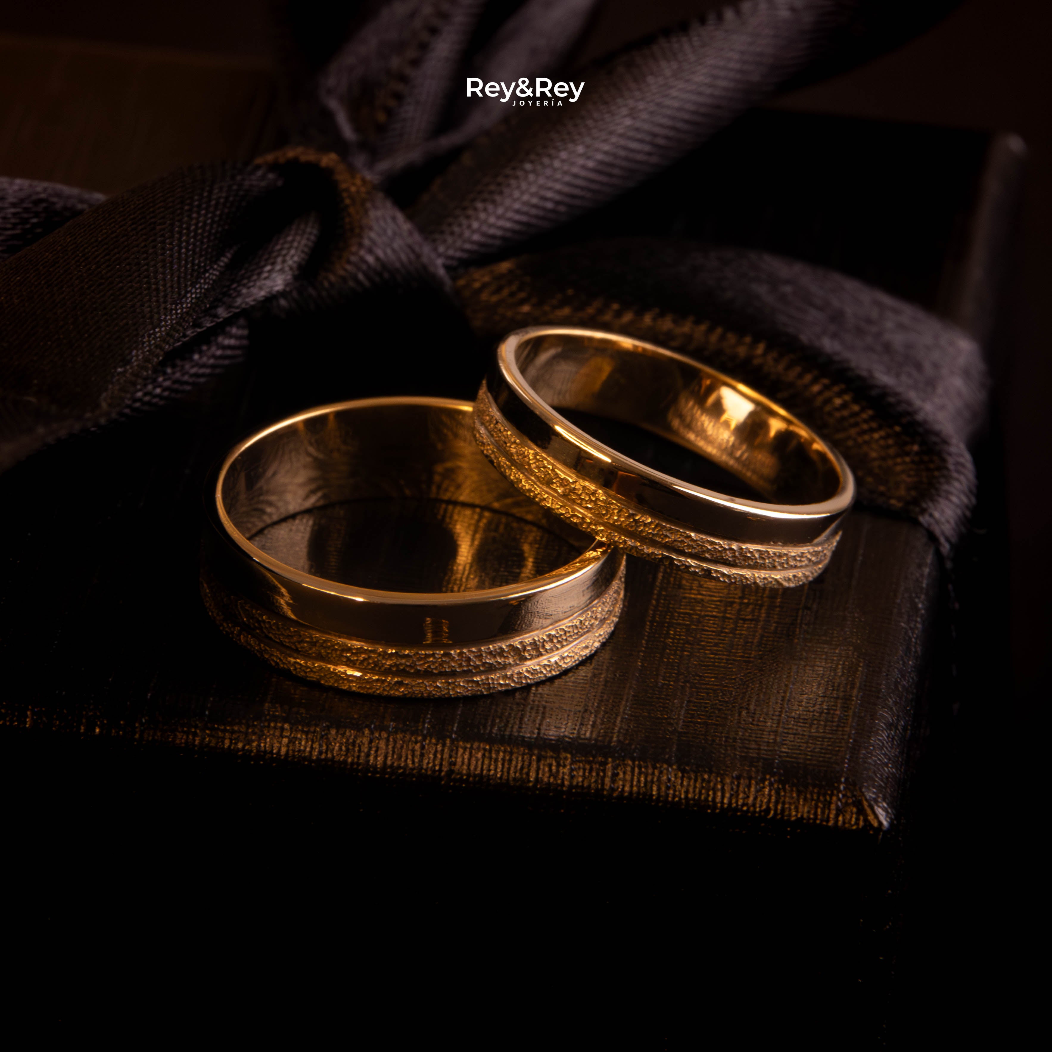 Anillo Matrimonial Craquel LAT de Oro 10k