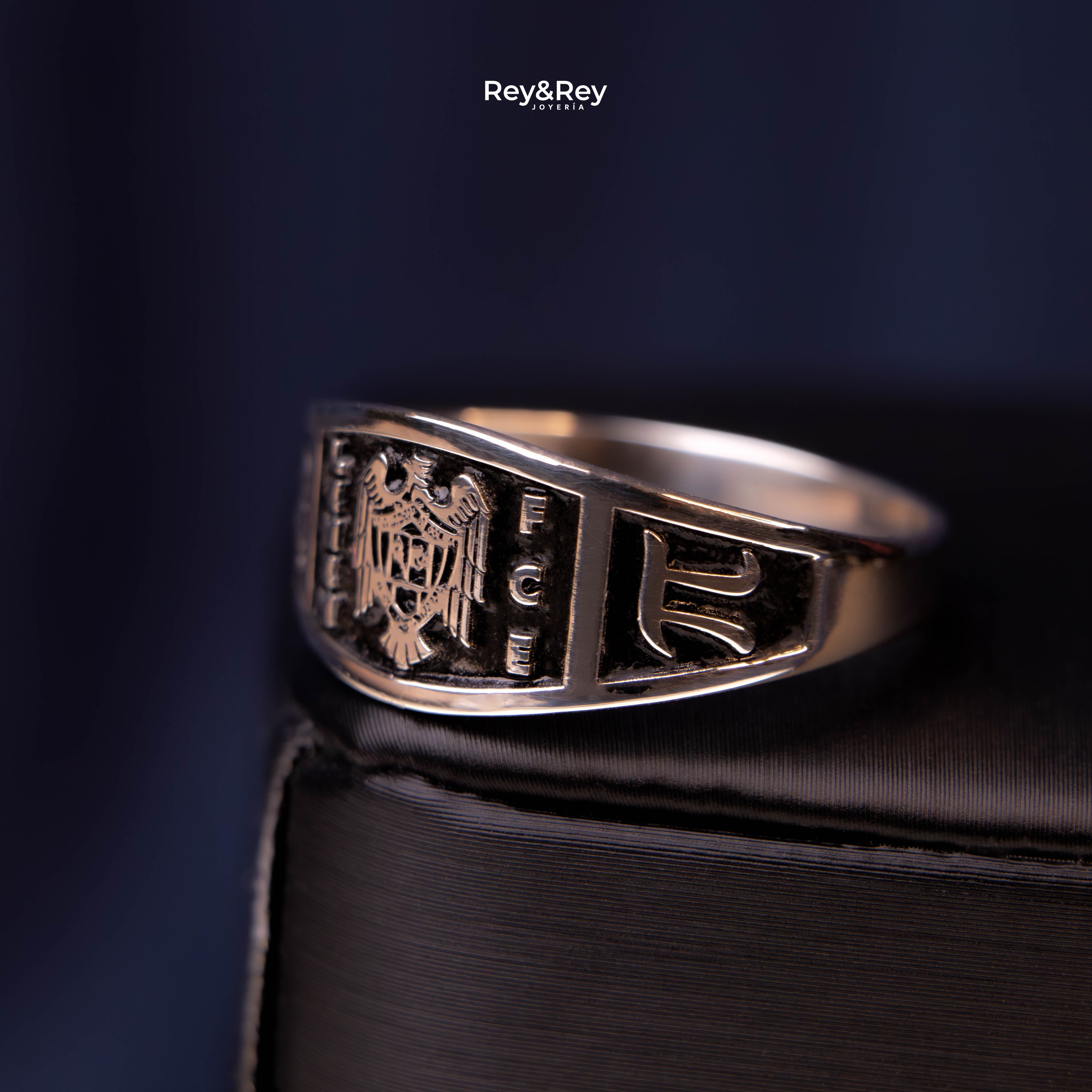 Anillo Belt Graduación Logos Licenciatura en Plata