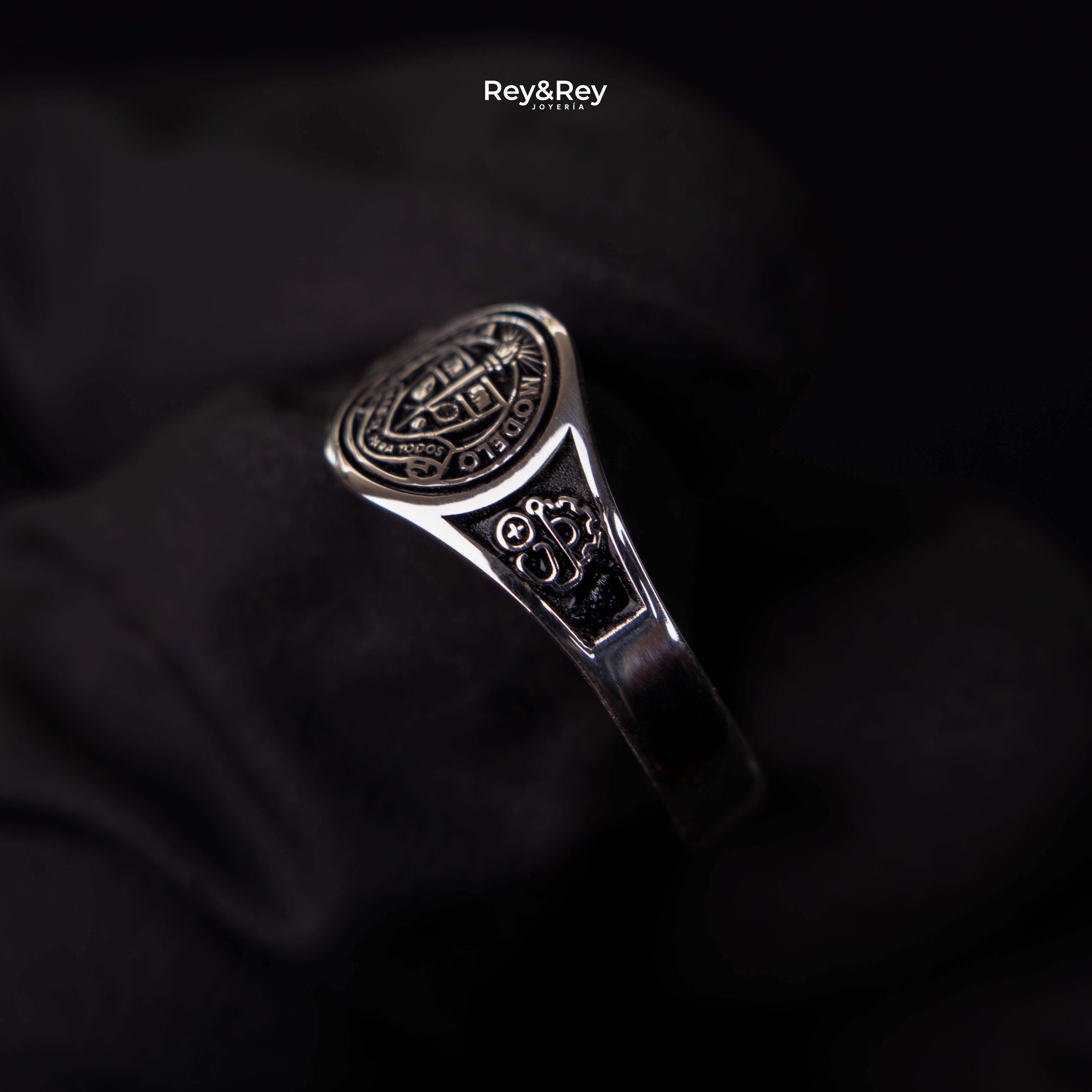 Anillo Round Graduación Logos Licenciatura en Plata