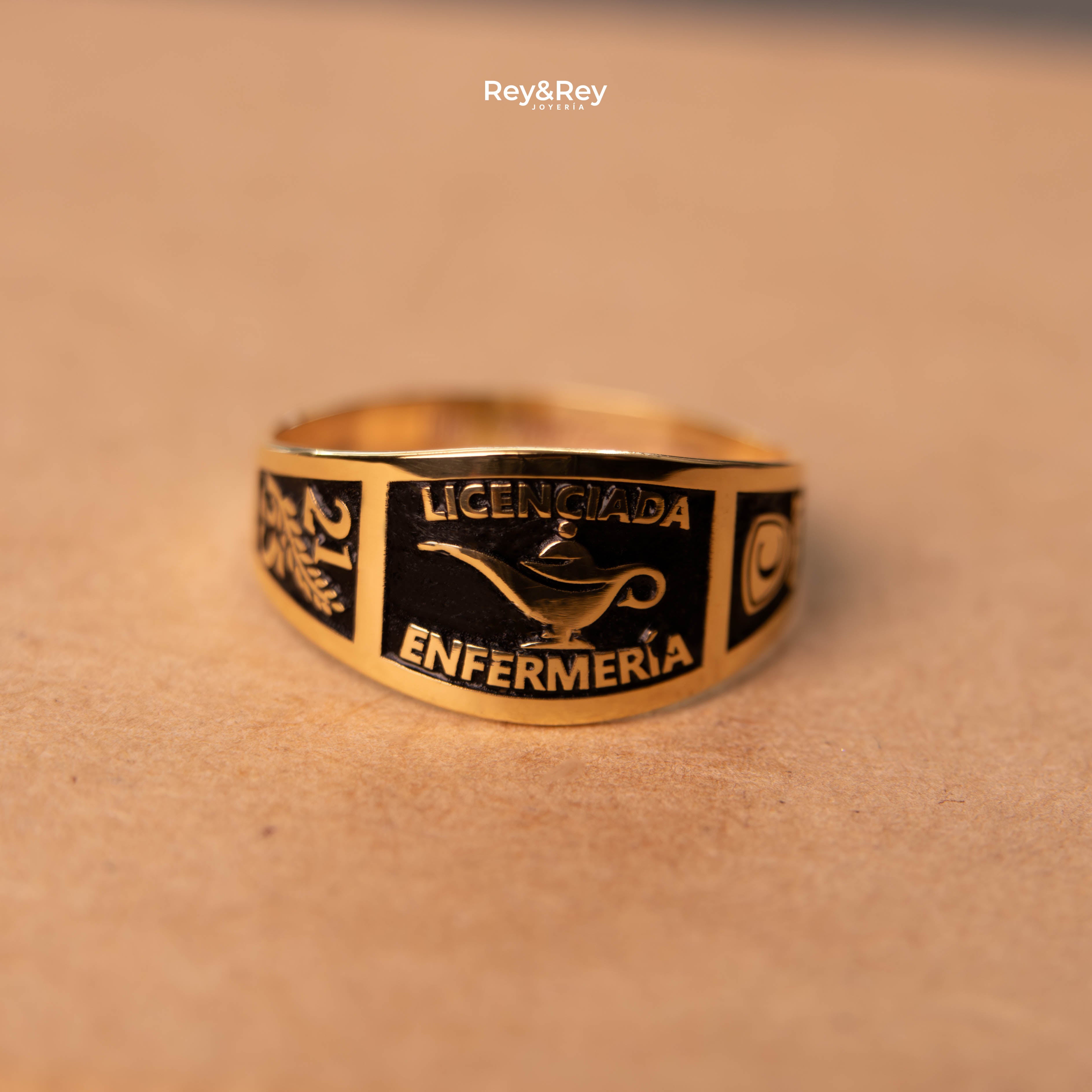 Anillo Belt Graduación Logos Licenciatura en Plata