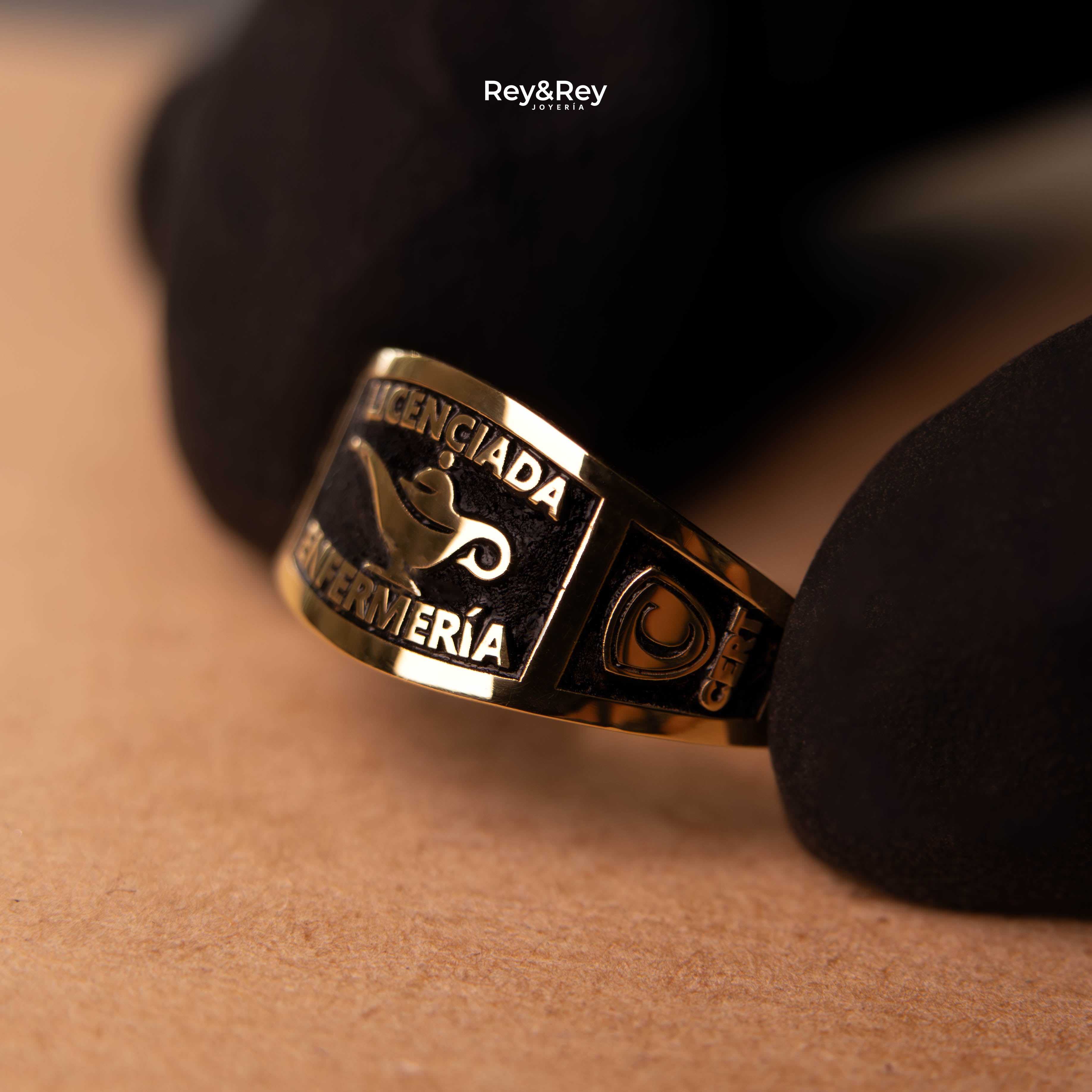 Anillo Graduación Belt Oro 10k